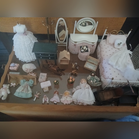 32 Piece Lot Vintage Antique Doll House Miniatures Donna Johnson 1989